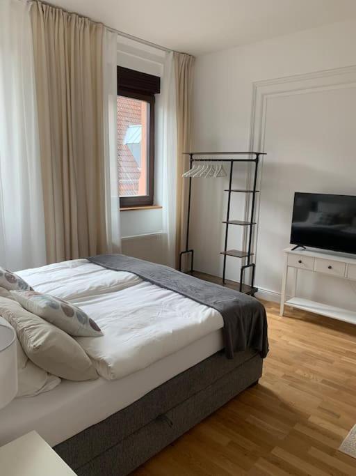 Charmante Altbauwohnung Weinheim Bagian luar foto